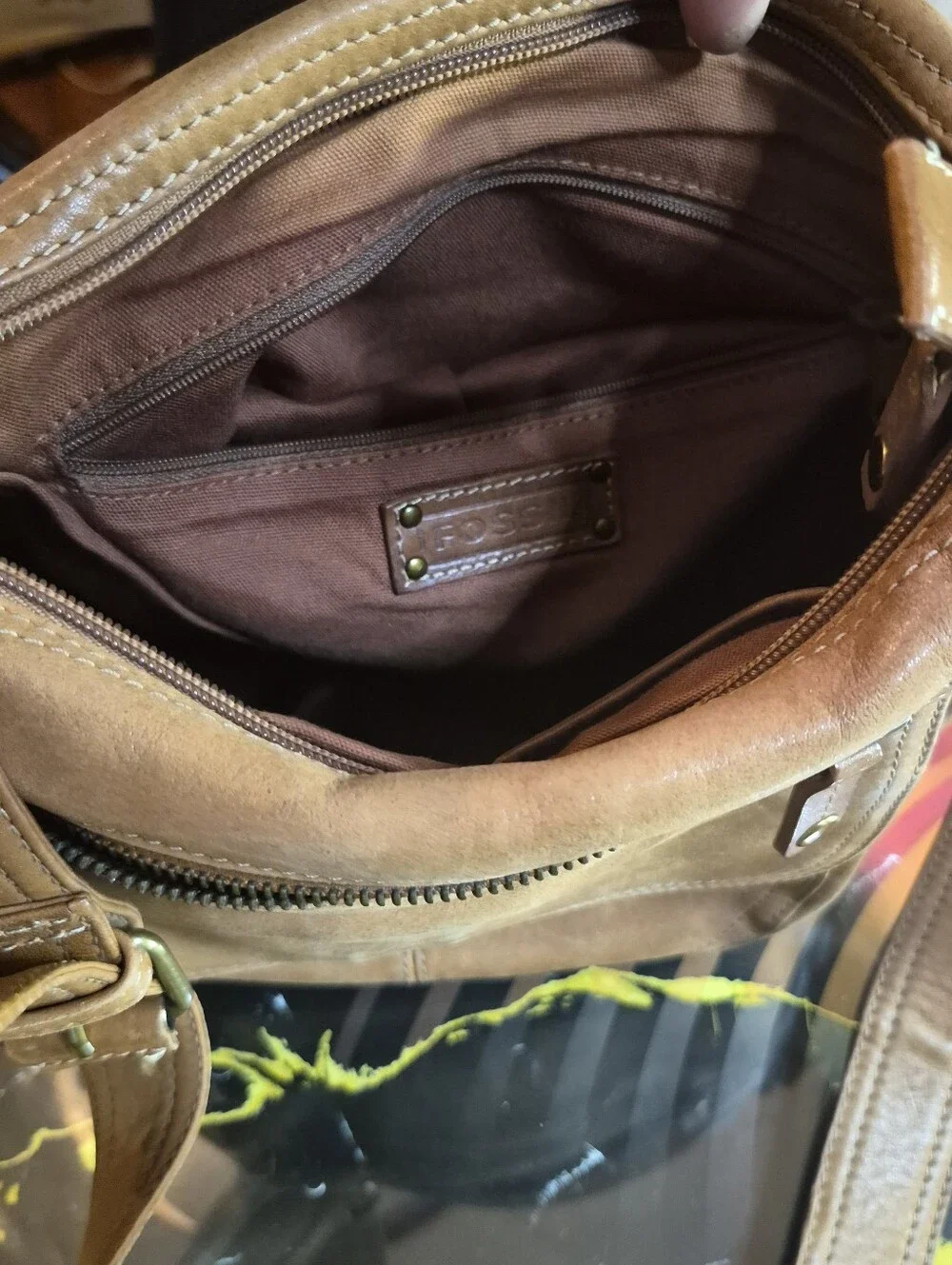 Fossil tan leather